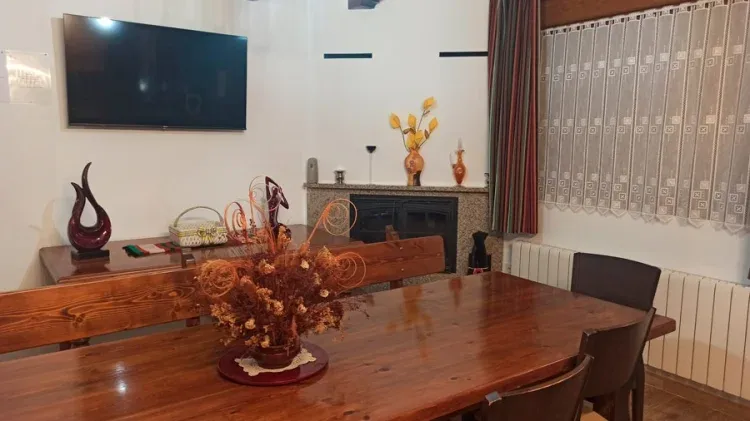 Imagen de Salón con chimenea