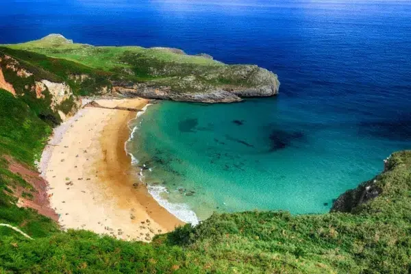 Imagen de 9 playas de Asturias que quitan el hipo (y ninguna es la de Gulpiyuri)