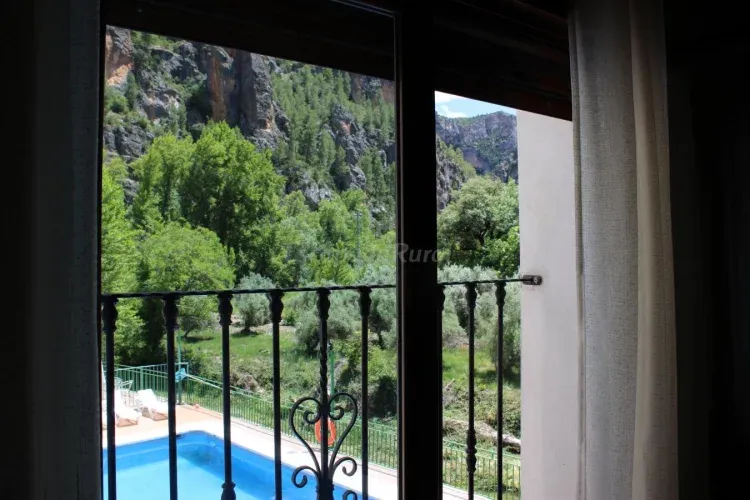 Imagen de Vistas desde las habitaciones al río zumeta y a la piscina exterior