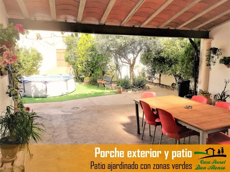 Imagen de Porche y patio