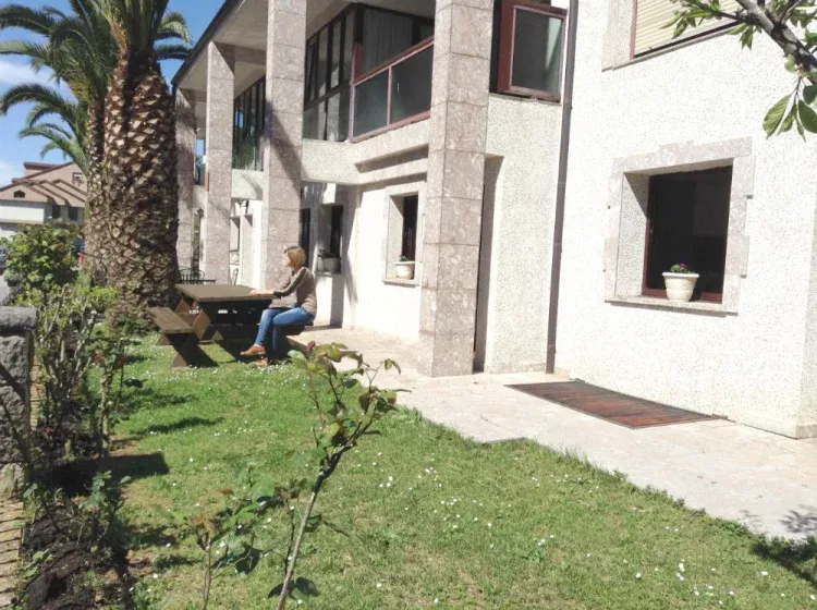 Imagen de terrazas en zona verde