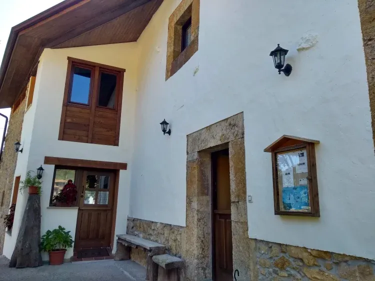 Imagen de Entrada acceso al albergue y apartamento