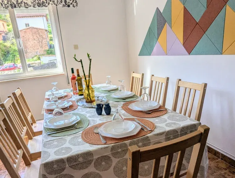 Imagen de mesa de comedor grande para 8 personas