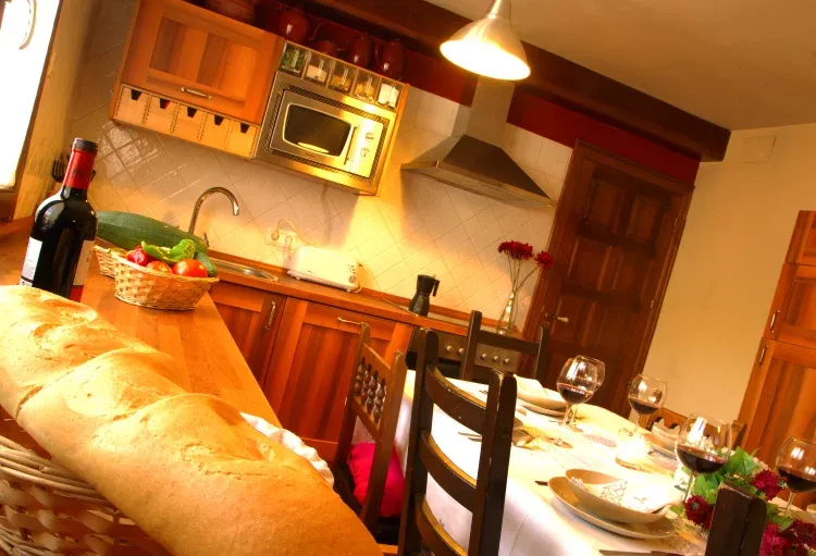 Imagen de Cocina con menaje para 20
