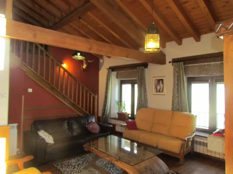 Imagen de Salón y mesa de trillo.