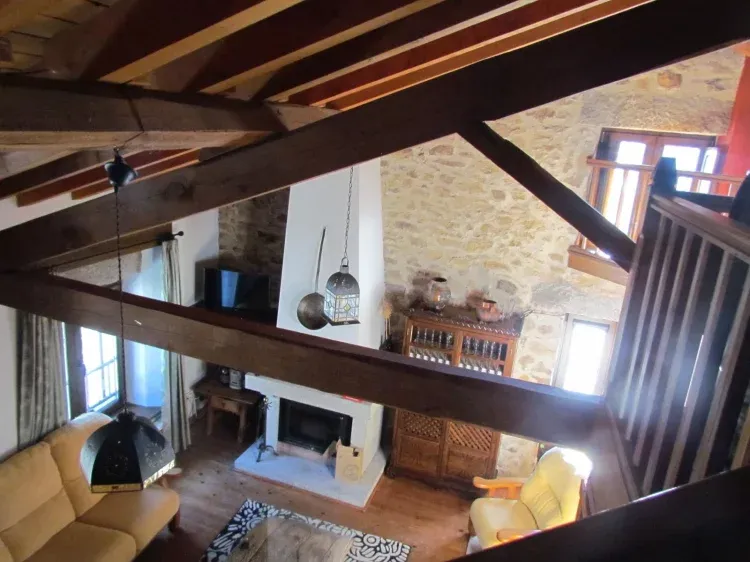 Imagen de Salón con chimenea, sofás. TV, armario, juegos de mesa.