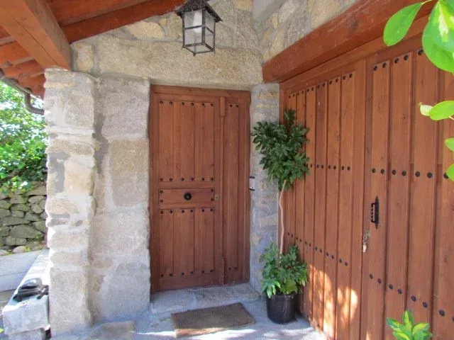 Imagen de Casa Rural de Gredos La Piedra del Mediodia, porche.  .