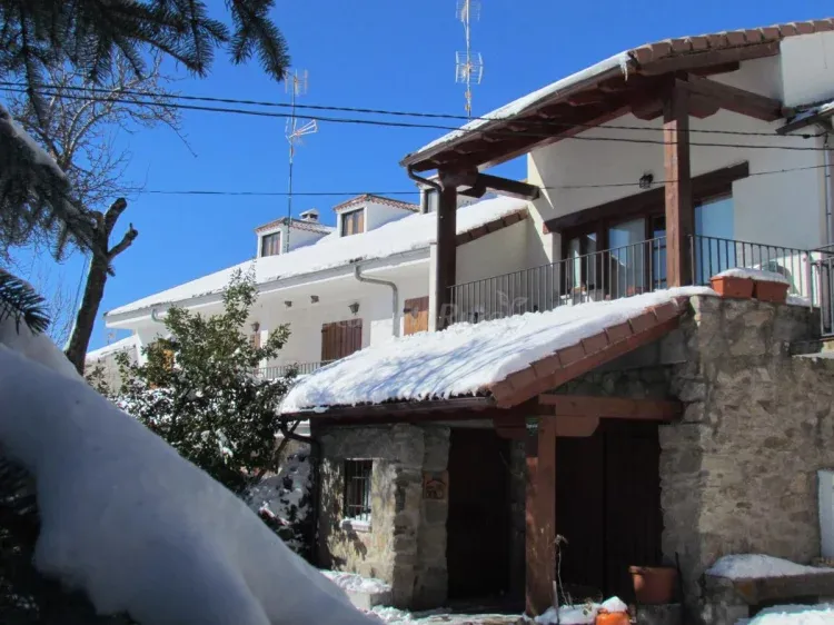 Imagen de casa rural Gredos Piedra del Mediodía   Nevada de primavera