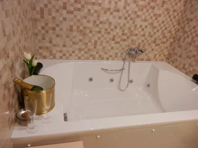 Imagen de Bañera de Hidromasaje, muy grande...