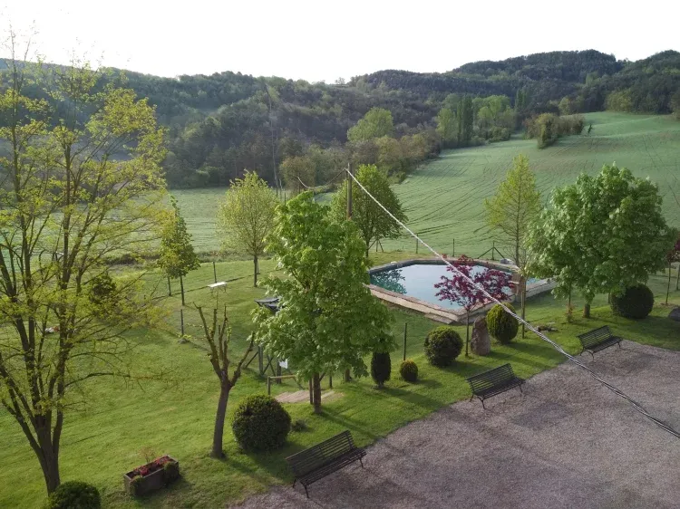 Imagen de Piscina desde interior de la casa