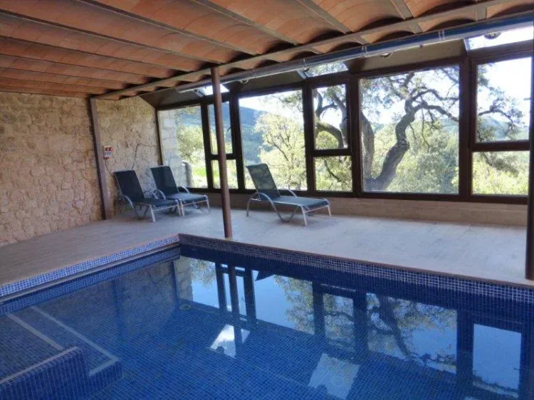 Imagen de Piscina cubierta con acceso a la era, terraza