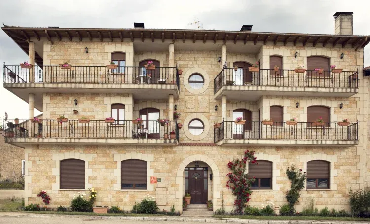 Imagen de Casa de piedra y madera, típica construcción de la zona