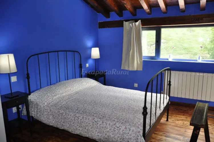 Imagen de Habitación nº 4, principal de la planta alta, que tiene baño interior y salida a la solana