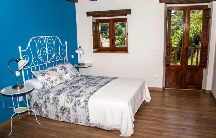 Imagen de Habitación de matrimonio con balcón