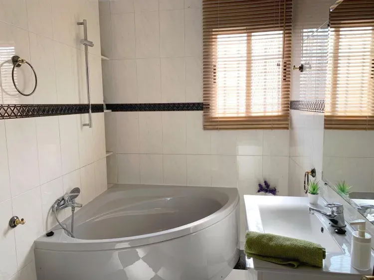 Imagen de La bañera No es de hidromasaje 