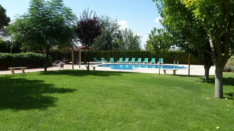 Imagen de JARDÍN Y PISCINA
