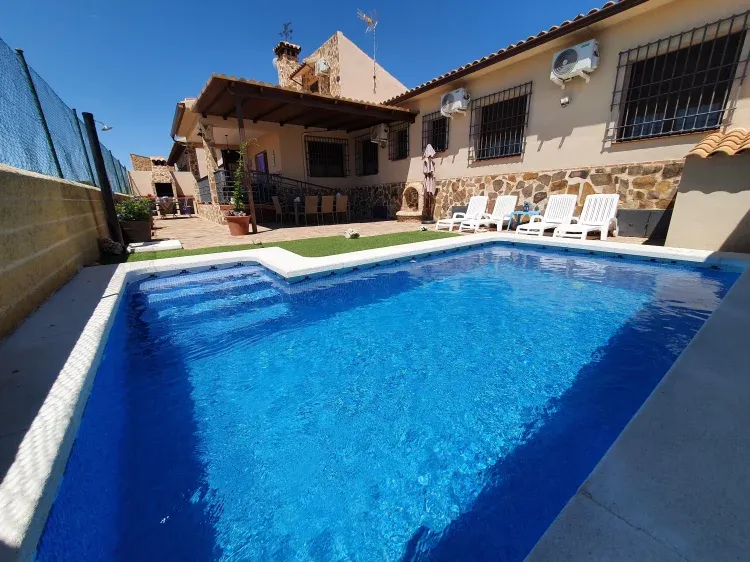 Imagen de Piscina privada climatizada.