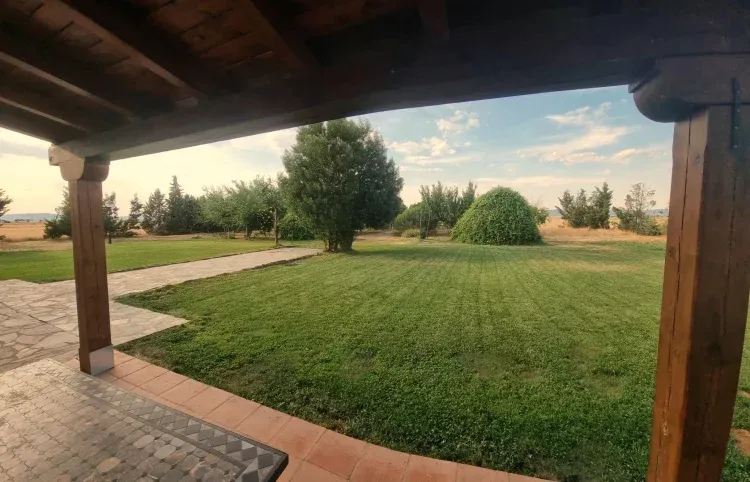Imagen de delante de los porches