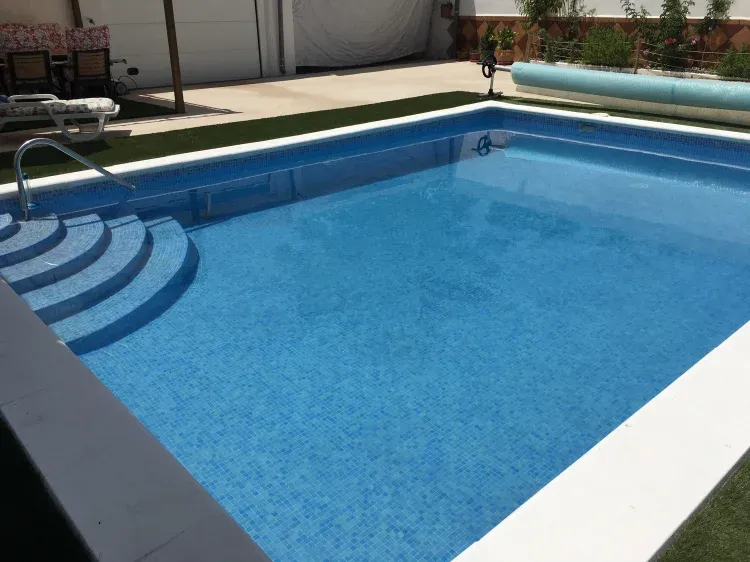 Imagen de Esquina escaleras piscina