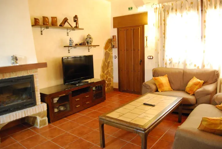 Imagen de salon con chimenea