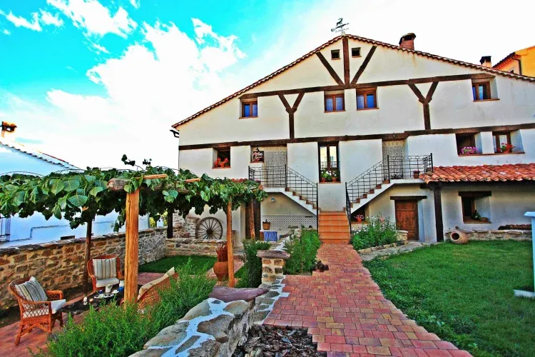 Imagen de Jardín 220m con piscina, barbacoa, pérgola, muebles de exterior