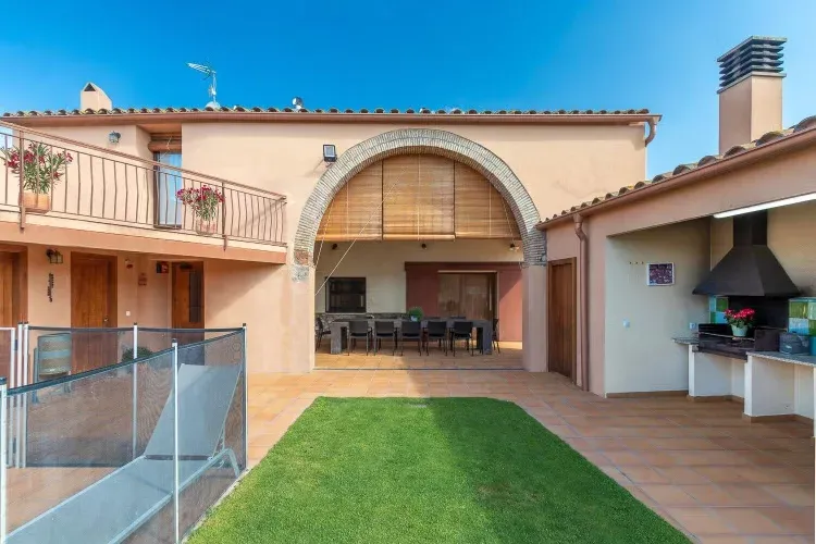 Imagen de Jardí amb piscina - Jardín con piscina - Garden with pool - Jardin avec piscine