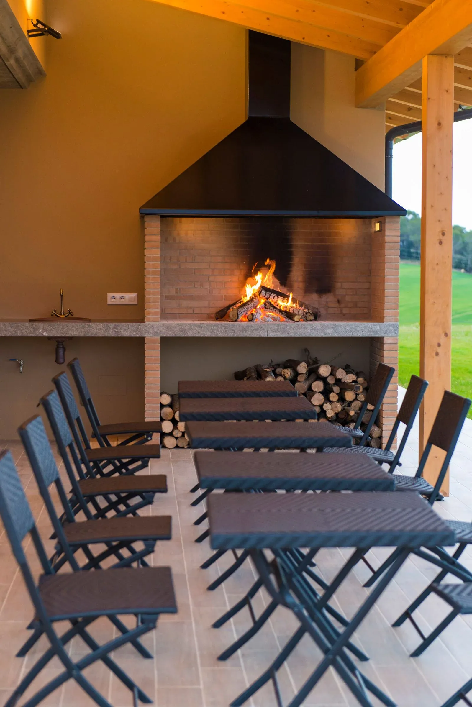 Imagen de Terraza con porche y barbacoa