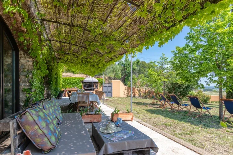Imagen de porche con barbacoa