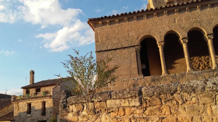 Imagen de Iglesia y CR al fondo