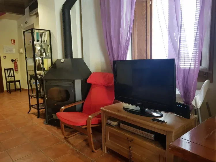 Imagen de Chimenea (bajo coste adicional de 55€) a pagar en alojamiento