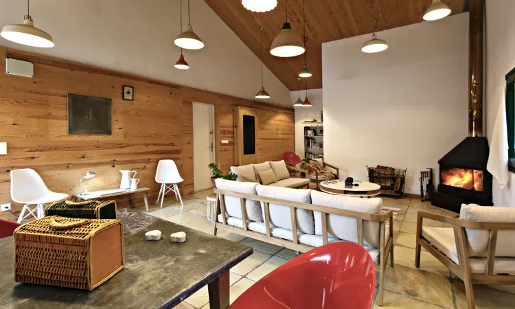 Imagen de Nueva Sala con proyector y chimenea