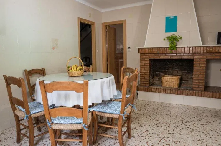 Imagen de Chimenea de leña en la cocina