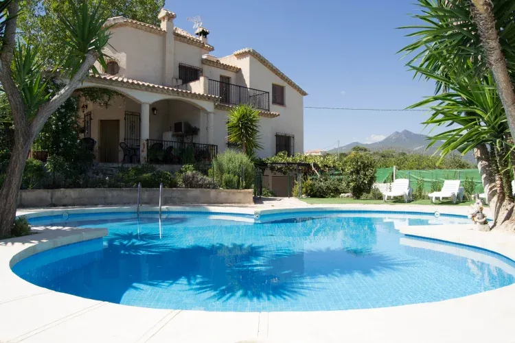 Imagen de Piscina y casa