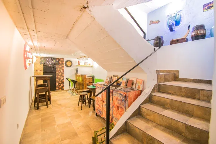 Imagen de Al bar se accede a través de las escaleras