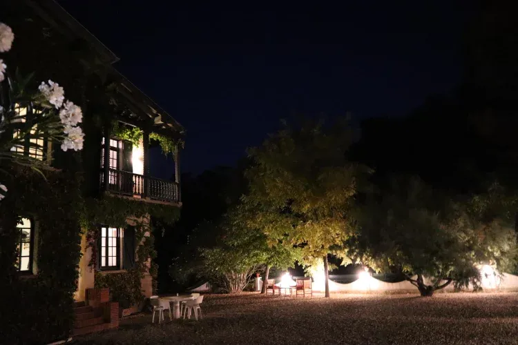 Imagen de Fachada oeste noche