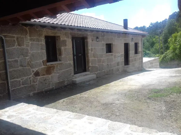 Imagen de Patio trasero que comunica las tres estancias