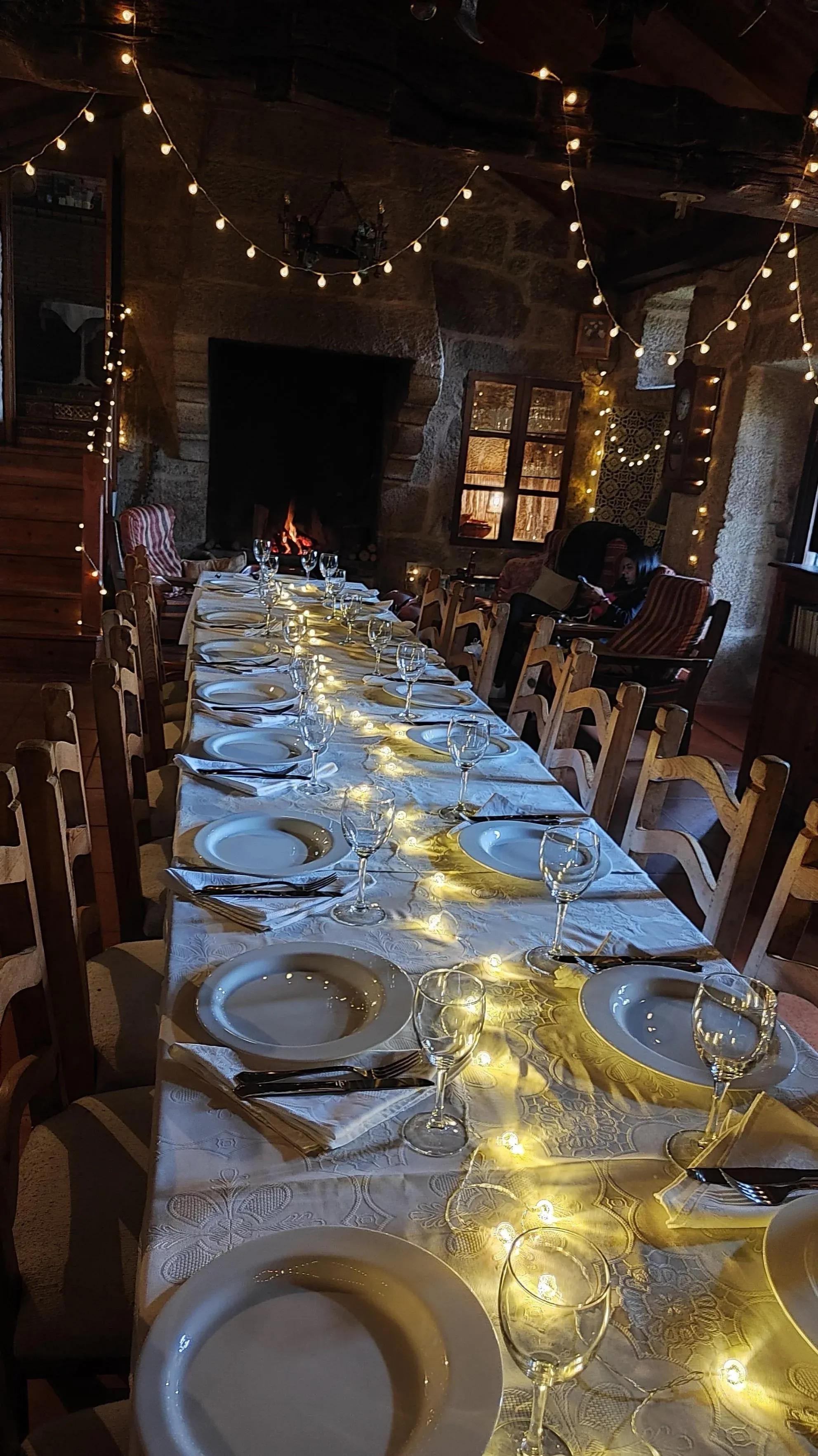 Imagen de Salón-comedor con lareira
