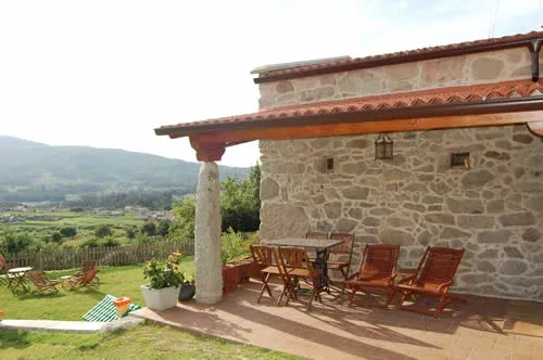Imagen de Porche y vistas desde la casa