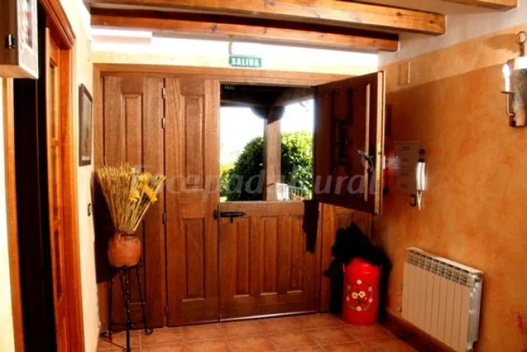 Imagen de puerta entrada a la casa