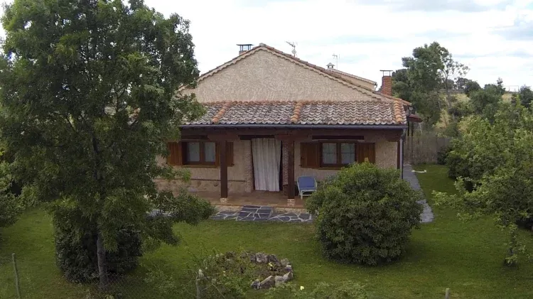 Imagen de Nut I. Vista frontal desde el jardín.