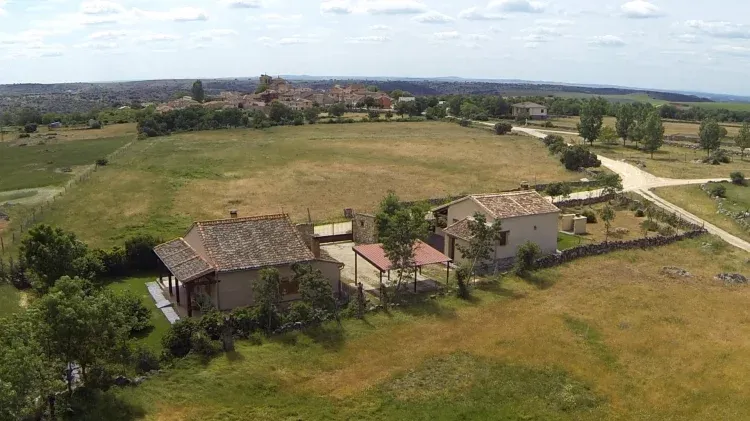 Imagen de Vista aérea Nut I y II con el pueblo.