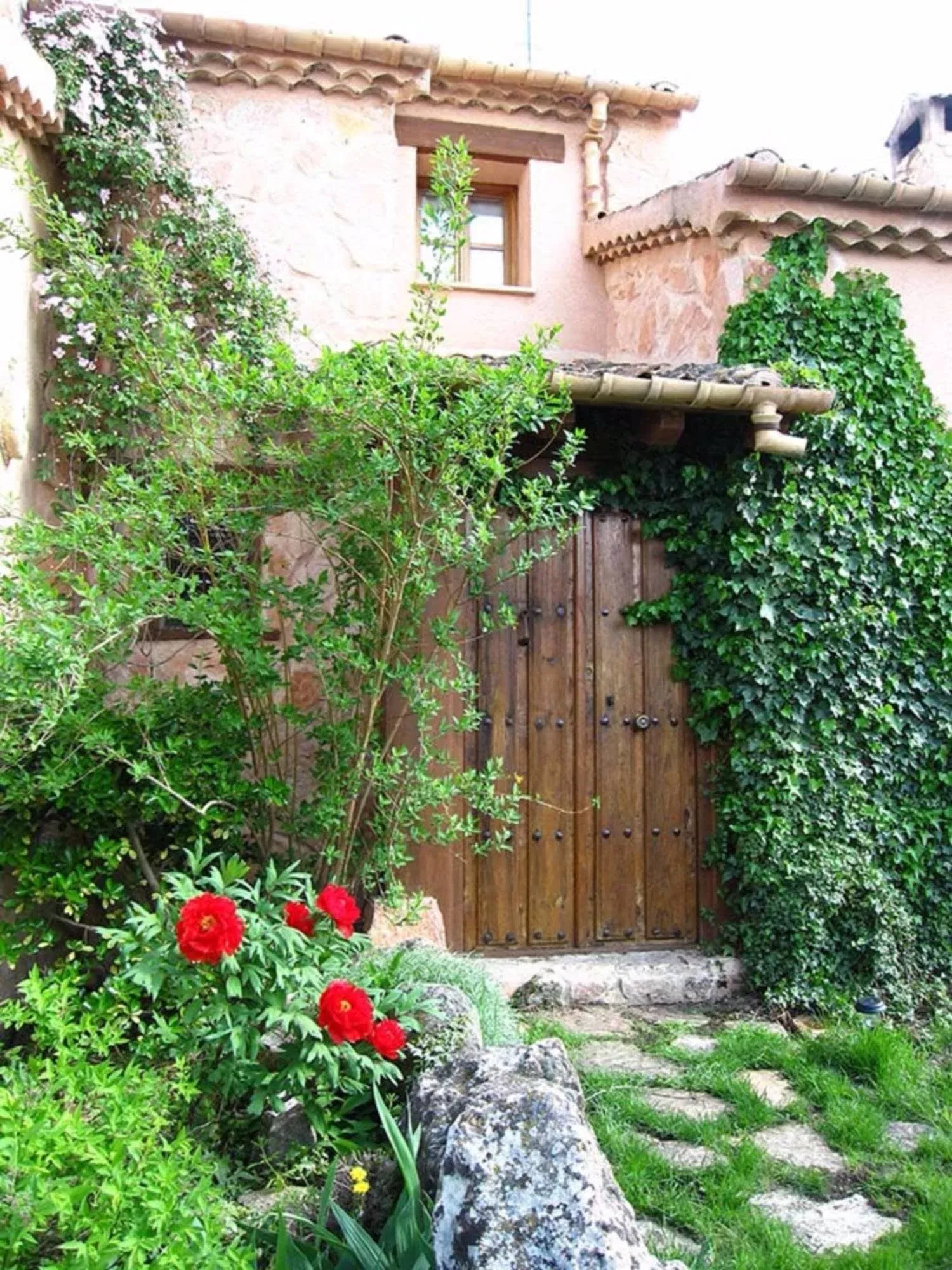Imagen de exterior puerta de entrada