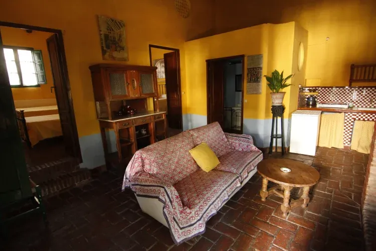 Imagen de casa Canta el Gallo: con 2 dormitorios, baño, cocina y salón con chimenea