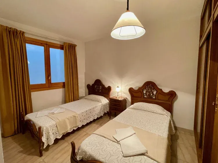 Imagen de Habitación doble con baño privado en Ca Blai de Brull