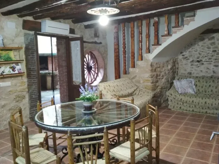 Imagen de comedor con salida al patio