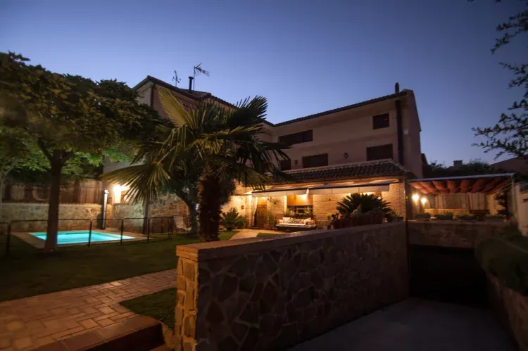 Imagen de Vista exterior nocturna