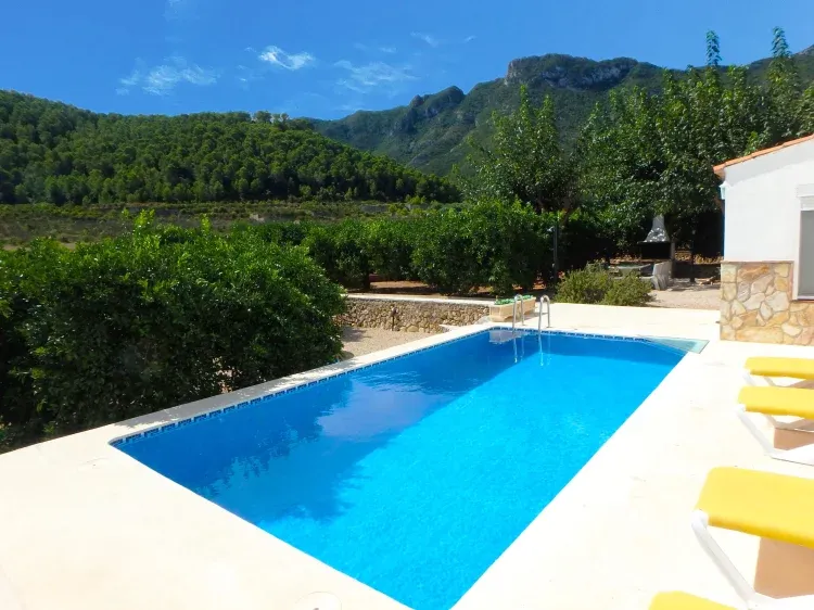 Imagen de Piscina de uso privado abierta al valle