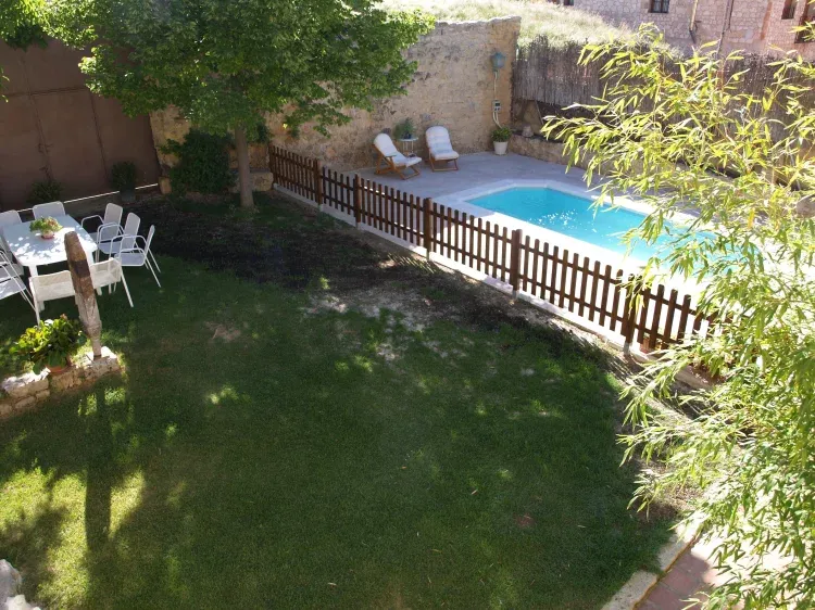 Imagen de Jardín con piscina