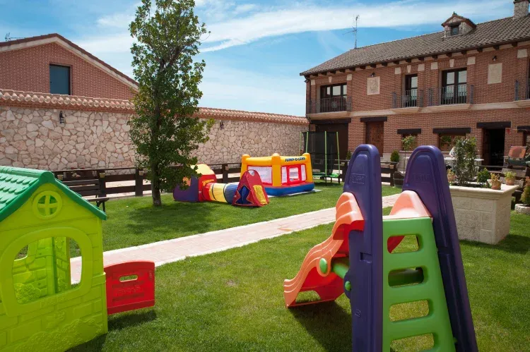 Imagen de Jardín y casa